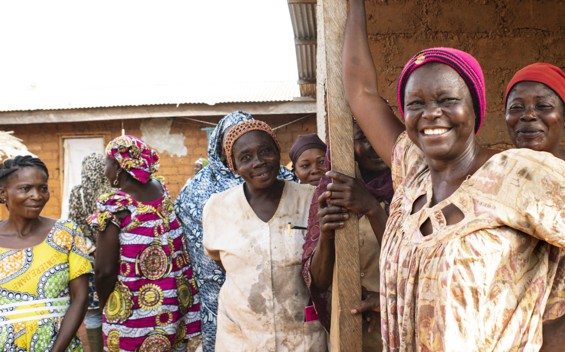 Several women smiling, gathered together, Cameroon. (Cuso International file photo, Cameroon)