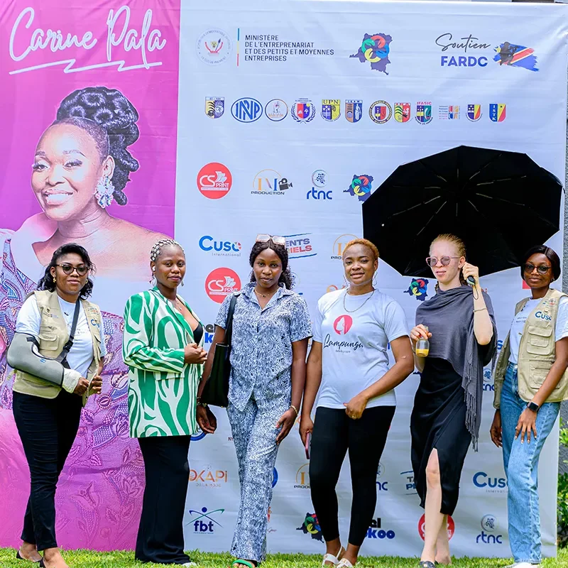 Group photo of partners at project launch / Photo de groupe de partenaires lors du lancement d’un projet